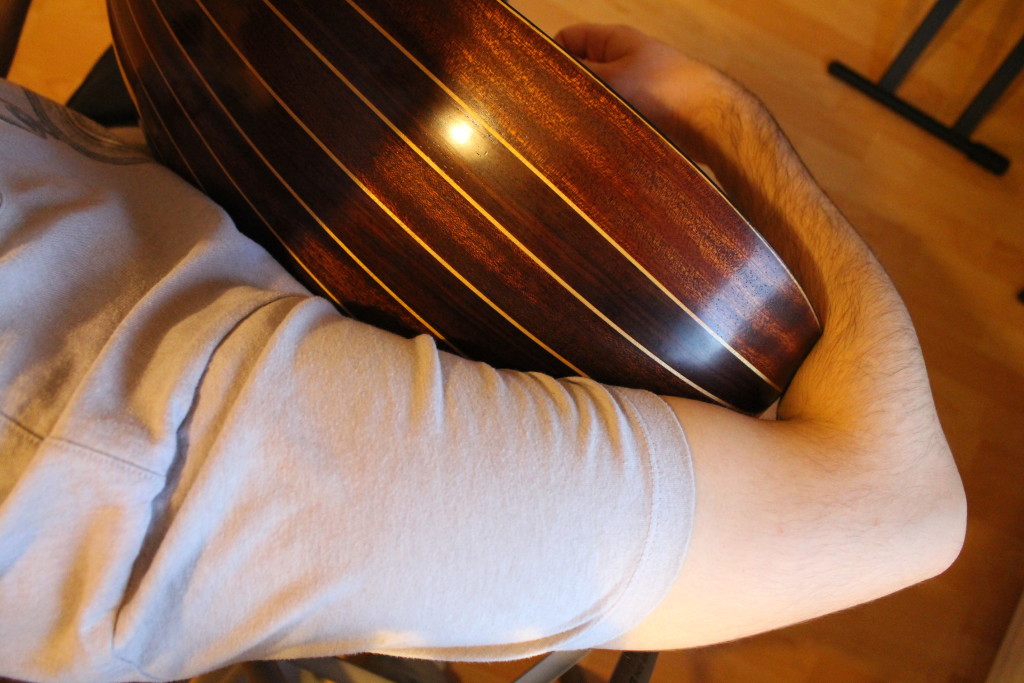 The Beginners Guide To Holding The Oud And Risha Oud For Guitarists